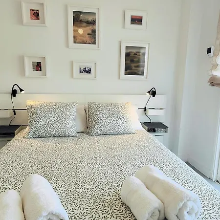 דירה Arena Home, Chic & Sea View