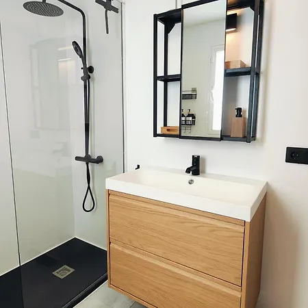 Arena Home, Chic & Sea View דירה קורלחו