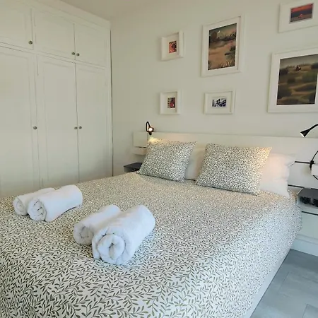 Arena Home, Chic & Sea View Lägenhet