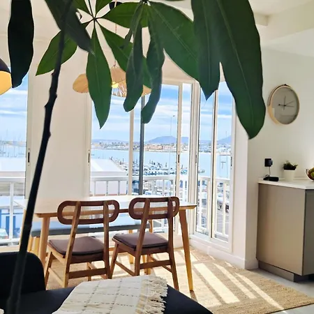 Lägenhet Arena Home, Chic & Sea View