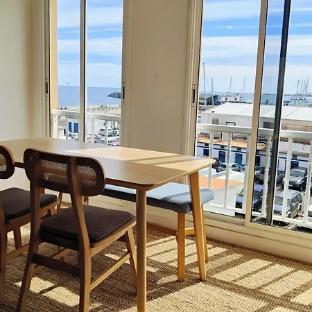 Arena Home, Chic & Sea View