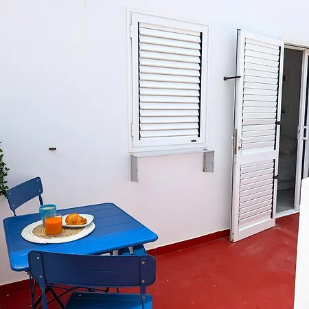 Arena Home, Chic & Sea View شقة *